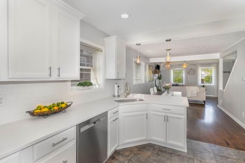16 Charmaine Cir, Covington KY  41017-2914 exterior