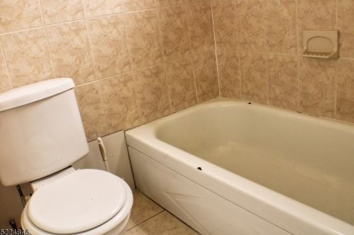 32 Oak Ave, Irvington NJ 07111-3851 exterior