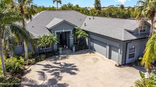 977 Fostoria Dr, Melbourne, FL 32940-1511