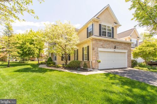 1911 Yorkshires Dr, Blue Bell, PA 19422-3223