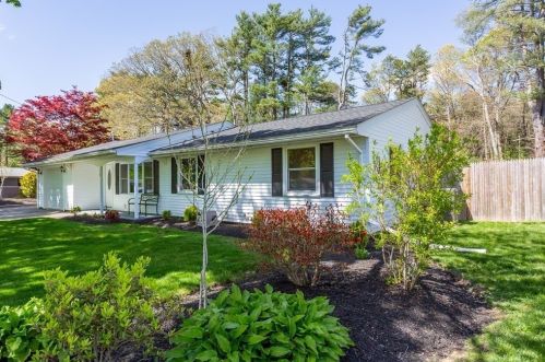 110 Michael Rd, Raynham, MA 02767-1252