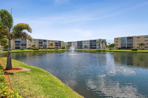 314 10th St, Dania Beach FL  33004-5256 exterior