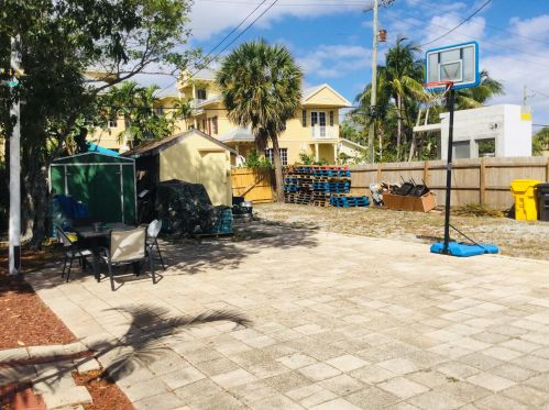 2017 Broward Ave, West Palm Beach, FL 33407-6101