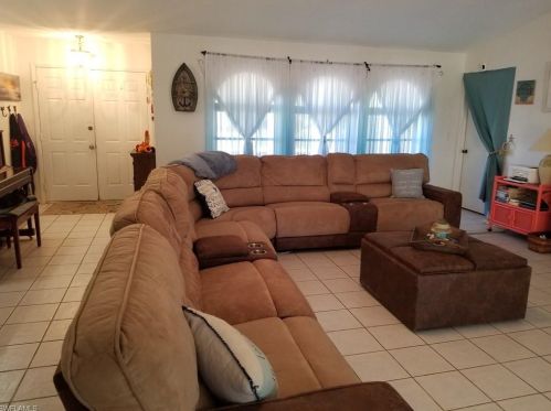 3414 25th Ct, Cape Coral, FL 33914-4817