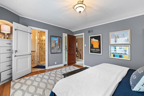 4749 Cramer St, Milwaukee WI 53211-1228 exterior