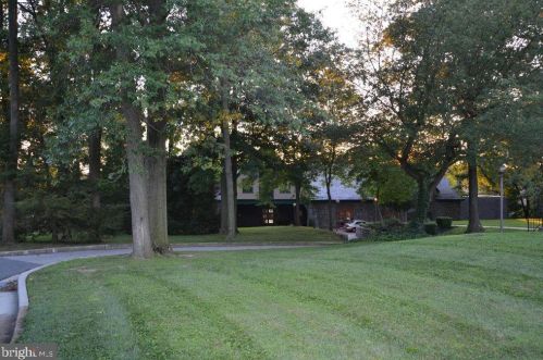 3301 Eastview Ln, Wilmington, DE 19802-1751