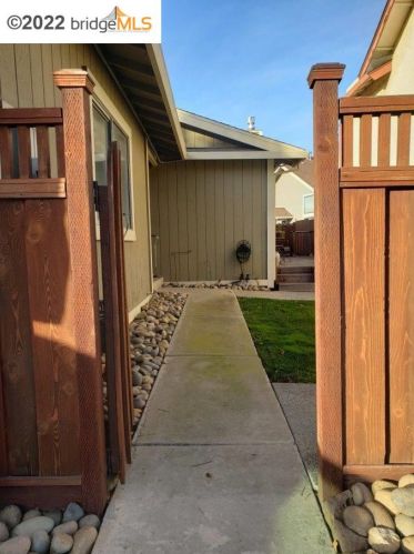 222 Almondtree Ln, Oakley, CA 94561-2400