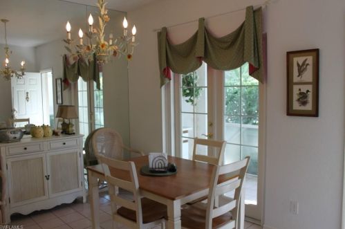 818 Tanbark Dr, Naples, FL 34108-8571