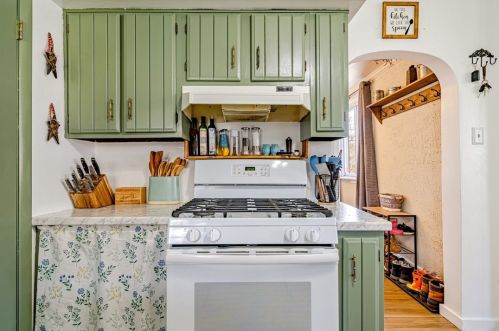 2703 Kansas St, Mckeesport PA  15132-7841 exterior