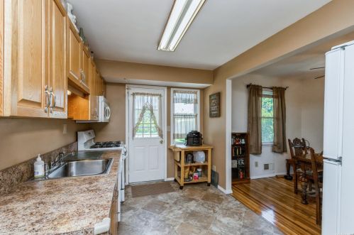 228 Catherine St, Elwood, NY 11731-1003
