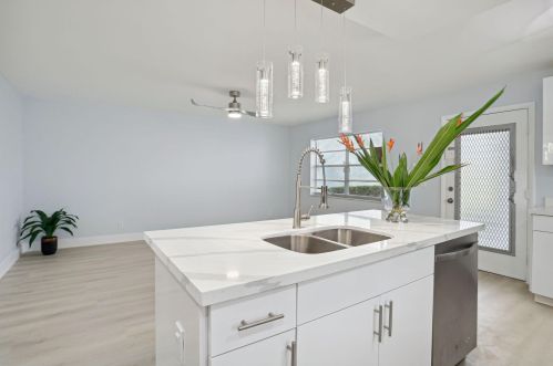 916 Flanders T, Delray Beach FL  33484-5354 exterior