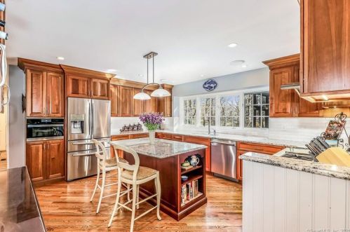 229 Nod Rd, Ridgefield, CT 06877-5813