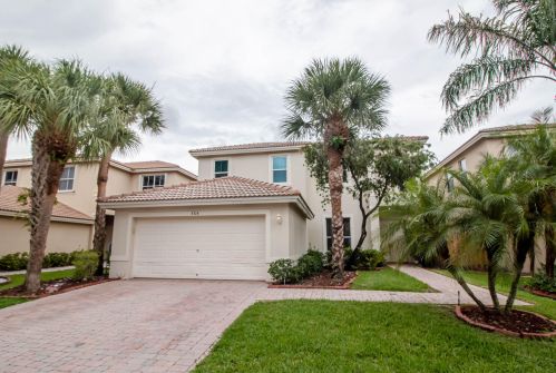 3716 Torres Cir, West Palm Beach, FL 33409-7858