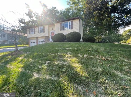 12822 Framingham Ct, Herndon VA  20171-2619 exterior