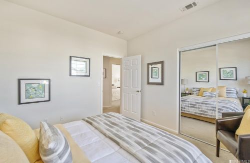 600 Landmark Ln, Redwood City CA  94065-2888 exterior