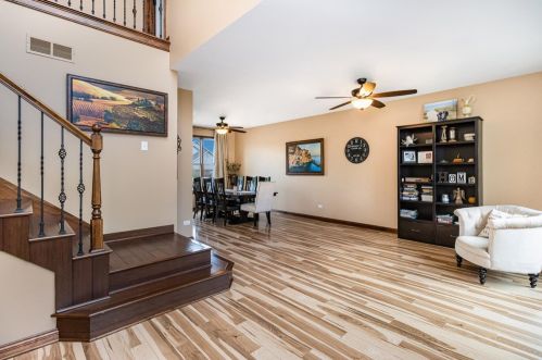 8413 Magnolia St, Dyer, IN 46373-9174