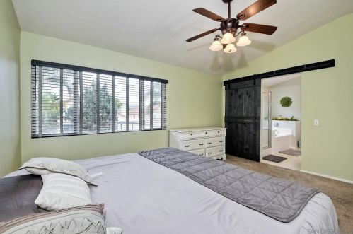 33551 Maplewood Ct, Temecula CA  92592-1832 exterior