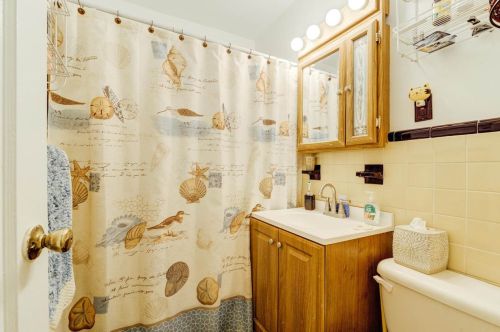 79 56th St, Bayonne NJ  07002-3315 exterior