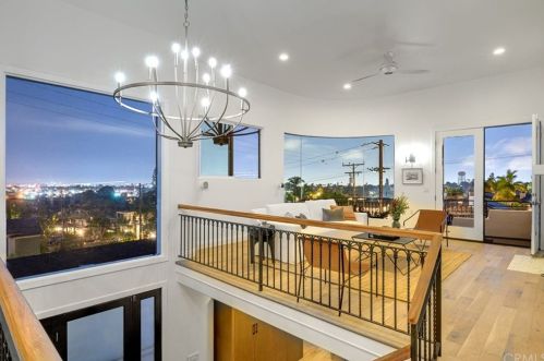 513 Dianthus St, Manhattan Beach CA  90266-6720 exterior