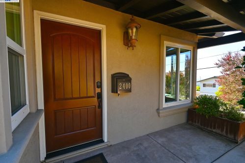 2400 Prosperity Way, San Leandro CA  94578-1124 exterior