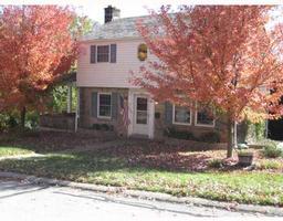 995 Oakville Dr, Pittsburgh, PA 15220-3222