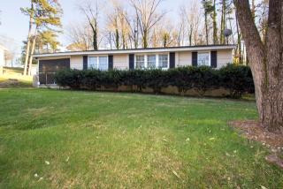 1212 King Charles Rd, Raleigh, NC 27610-1020