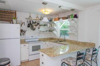 605 Jungle Queen Way, Longboat Key FL  34228-1807 exterior