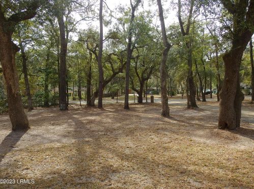15 Miller Dr, Beaufort, SC 29907-2635