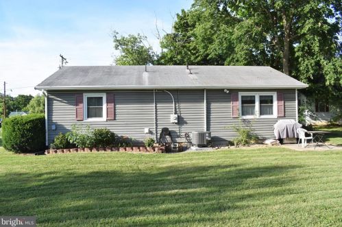 557 Ash St, Strasburg VA  22657-2027 exterior