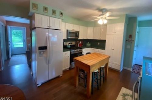 111 Lilac Dr, Annandale NJ  08801-3454 exterior