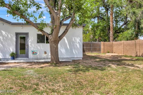 1111 Bethany Home Rd, Phoenix AZ  85014-2229 exterior