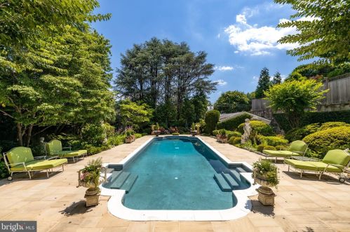 3210 R St, Washington DC  20024-3419 exterior