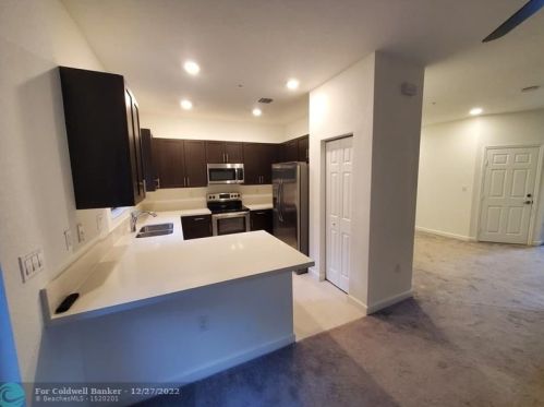 172 185th Way, Hollywood FL  33029-5433 exterior