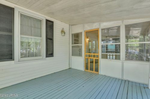 2704 Oaklawn St, Beaufort SC  29902-4335 exterior