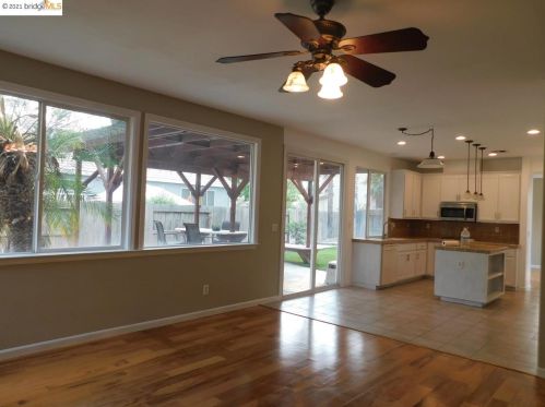 2468 Basilicae Way, Manteca CA  95337-8319 exterior