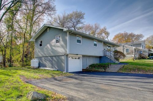 121 Fir Ave, Tiverton RI  02878-1640 exterior