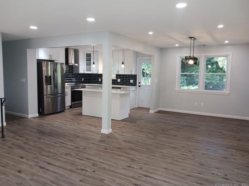130 Stony Brook Rd, Waterbury, CT 06705-3030