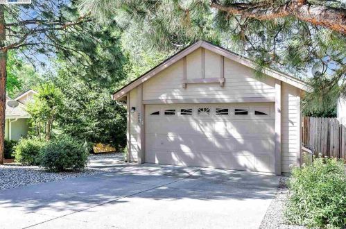 209 Fairmont Dr, Grass Valley, CA 95945-9708