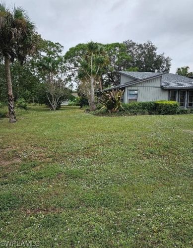 209 Roosevelt Ave, Lehigh Acres, FL 33936-1641