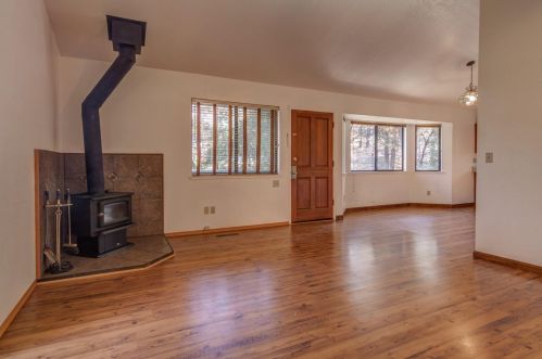 708 Doris Dr, Grass Valley CA  95945-5524 exterior
