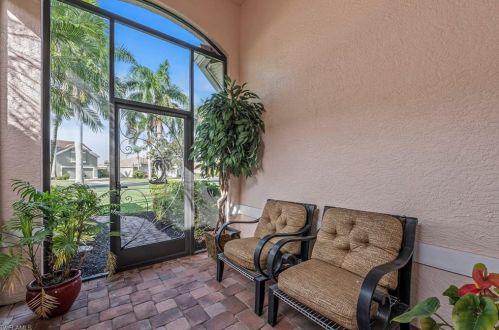 2213 Valencia Lakes Cir, Naples, FL 34120-7499