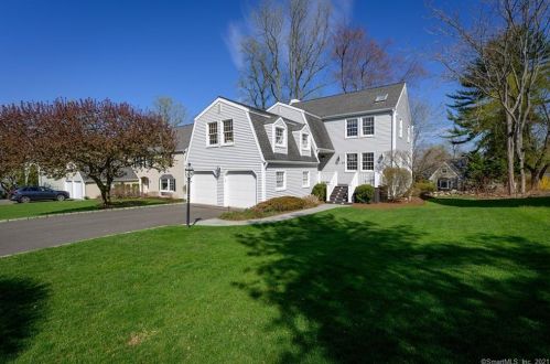37 Fieldstone Rd, Stamford, CT 06902-2575