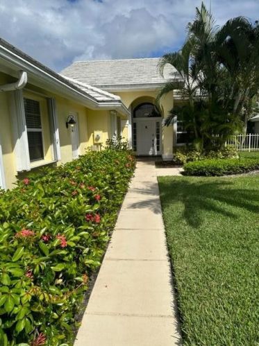 2820 Wilderness Rd, West Palm Beach, FL 33409-2027