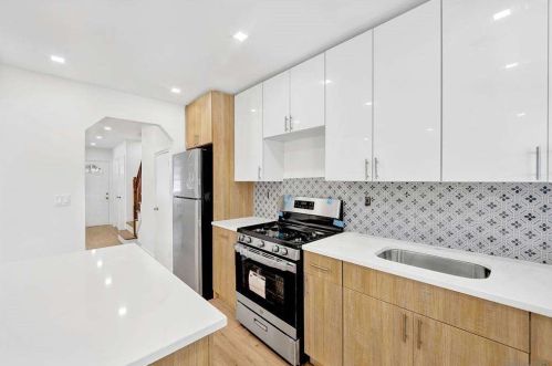 3238 Layton Ave, Bronx, NY 10465-1518