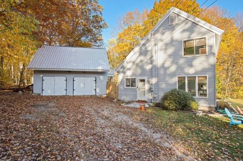 21 Willow Dr, Uncasville, CT 06382-2312