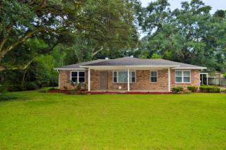 7220 Colfax Dr, Baker, LA 70714-5208