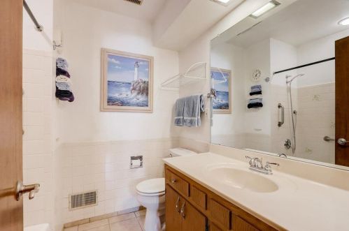 22194 Valley Rd, Waukesha WI  53186-5350 exterior