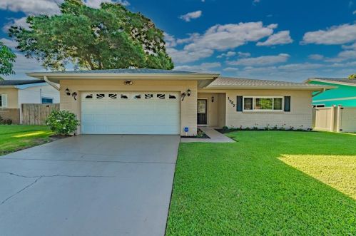 1737 Groveleaf Ave, Palm Harbor, FL 34683-3948