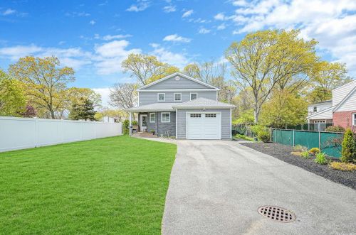 1174 Udall Rd, Bayshore, NY 11706-1912