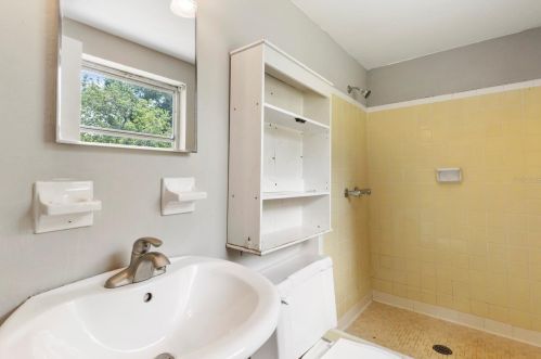 1045 Breezewood Dr, Lakeland FL  33809-3851 exterior